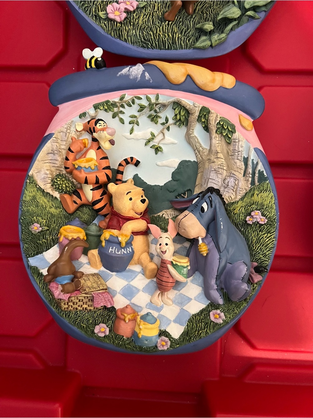 4 VINTAGE WINNIE THE POOH PLATES WALL DECOR - Picture 3 of 5